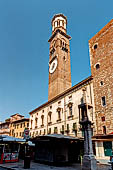 Verona - Palazzo della Ragione visto da Piazza delle Erbe e la Torre dei Lamberti. 